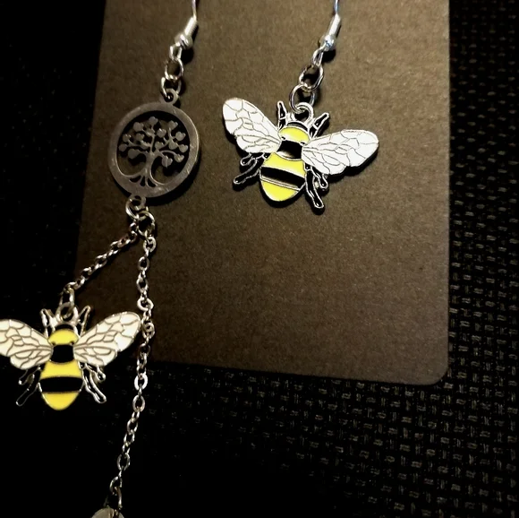 Perfect for Spring! Bee Earring Set - Picture 2 of 3